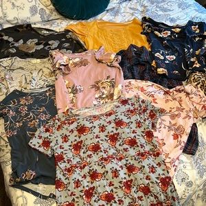 Huge lot (9) of Maurice’s, M shirts.